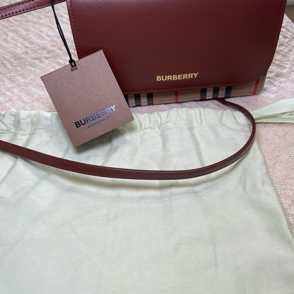 AUTHENTIC Burberry Hampshire Canvas Compact Leather
Bag - Picture 5 of 5